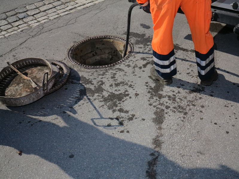 Immagine di Operazioni di lavaggio e sanificazione delle reti fognarie cittadine 2° ciclo annuale 2019